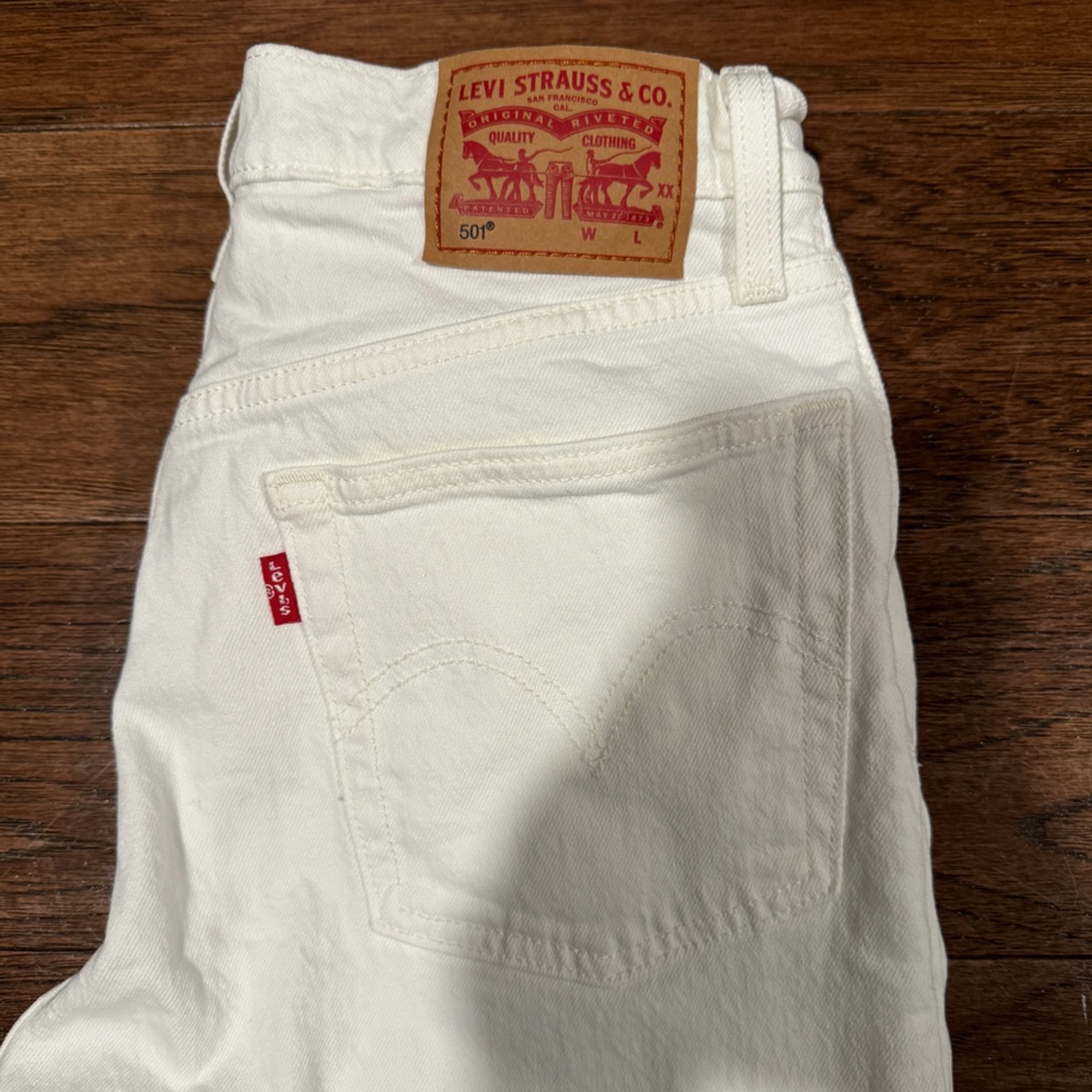 Levis 501 cropped straight leg jeans